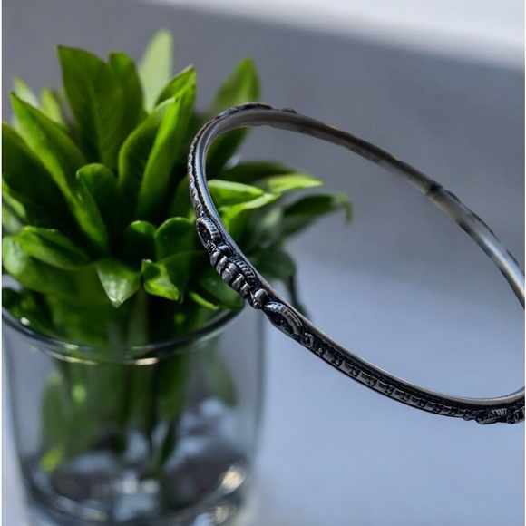 Vintage Antiqued Silver Plated Bangle Bracelet Women’s Jewelry Ornate Design - Picture 3 of 5